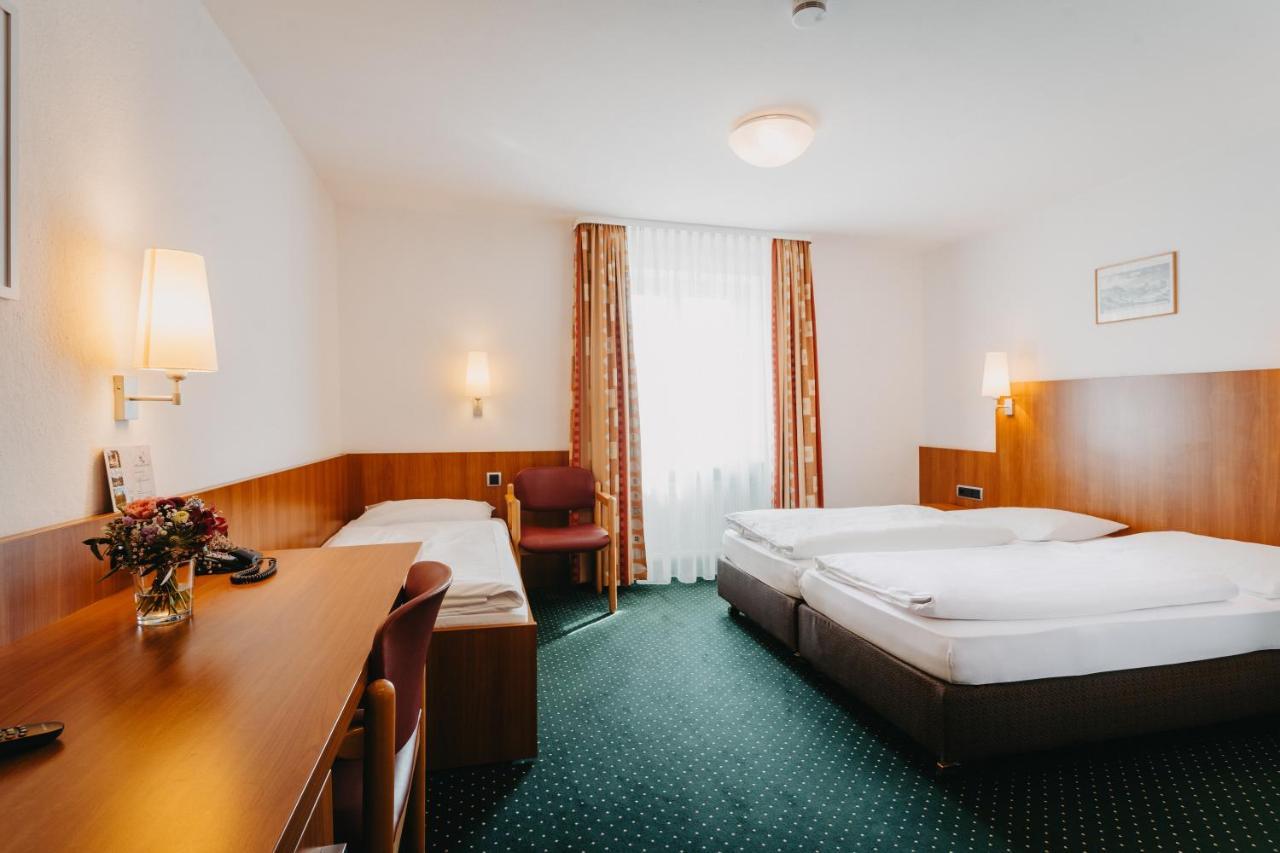 Hirschenwirt Hotel Eichstatt Bagian luar foto