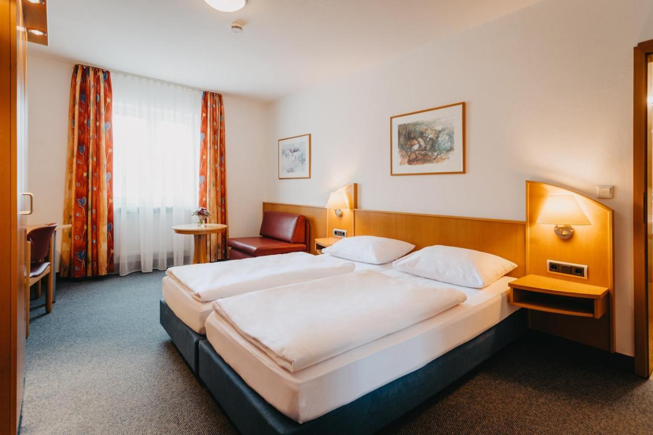 Hirschenwirt Hotel Eichstatt Bagian luar foto