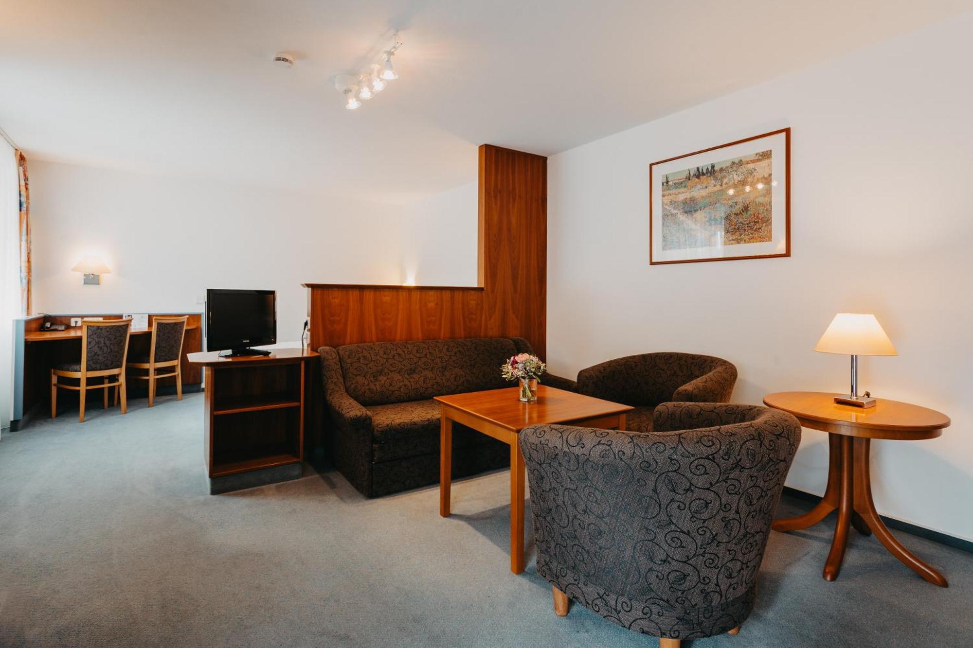 Hirschenwirt Hotel Eichstatt Bagian luar foto