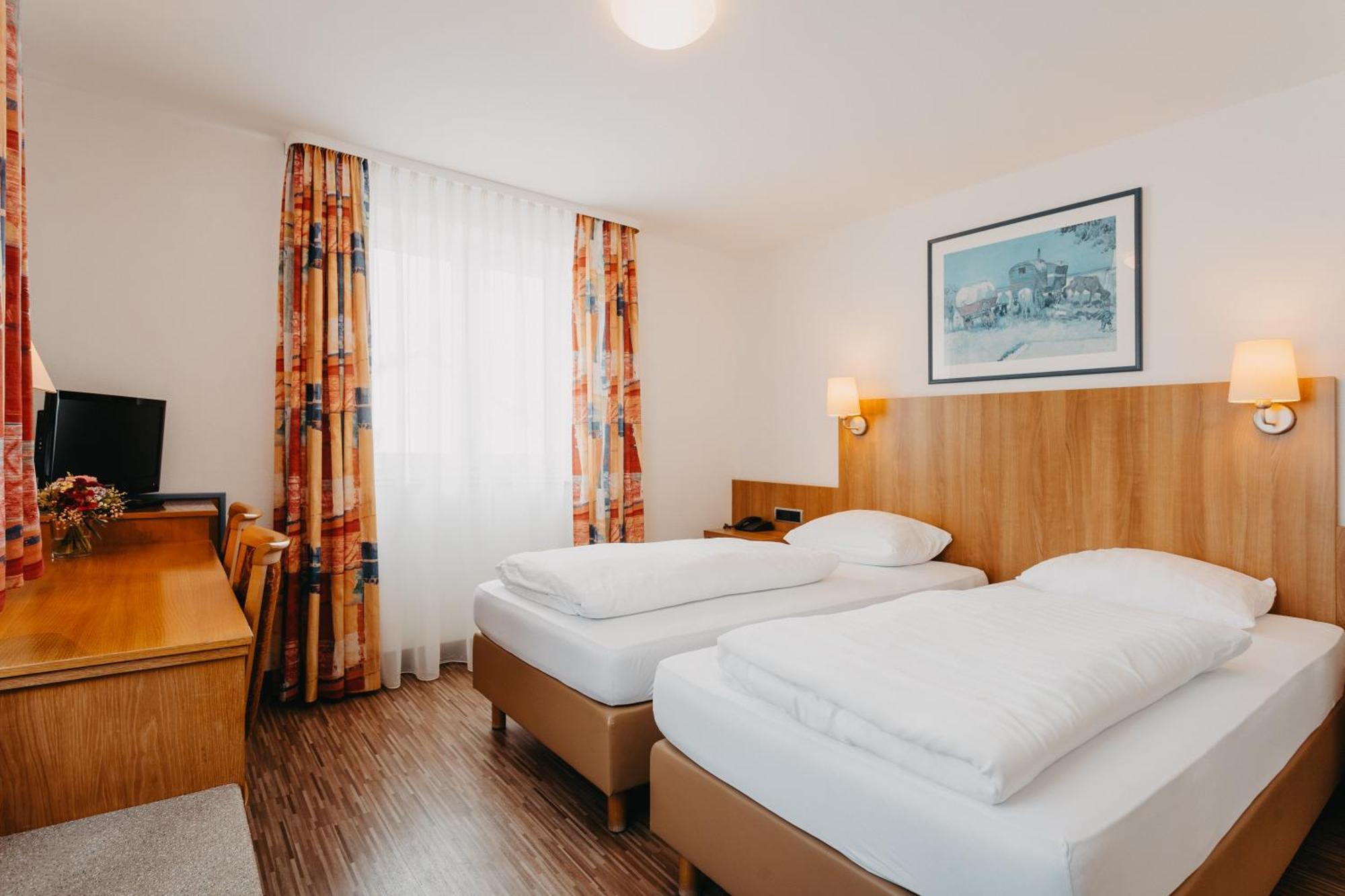 Hirschenwirt Hotel Eichstatt Bagian luar foto