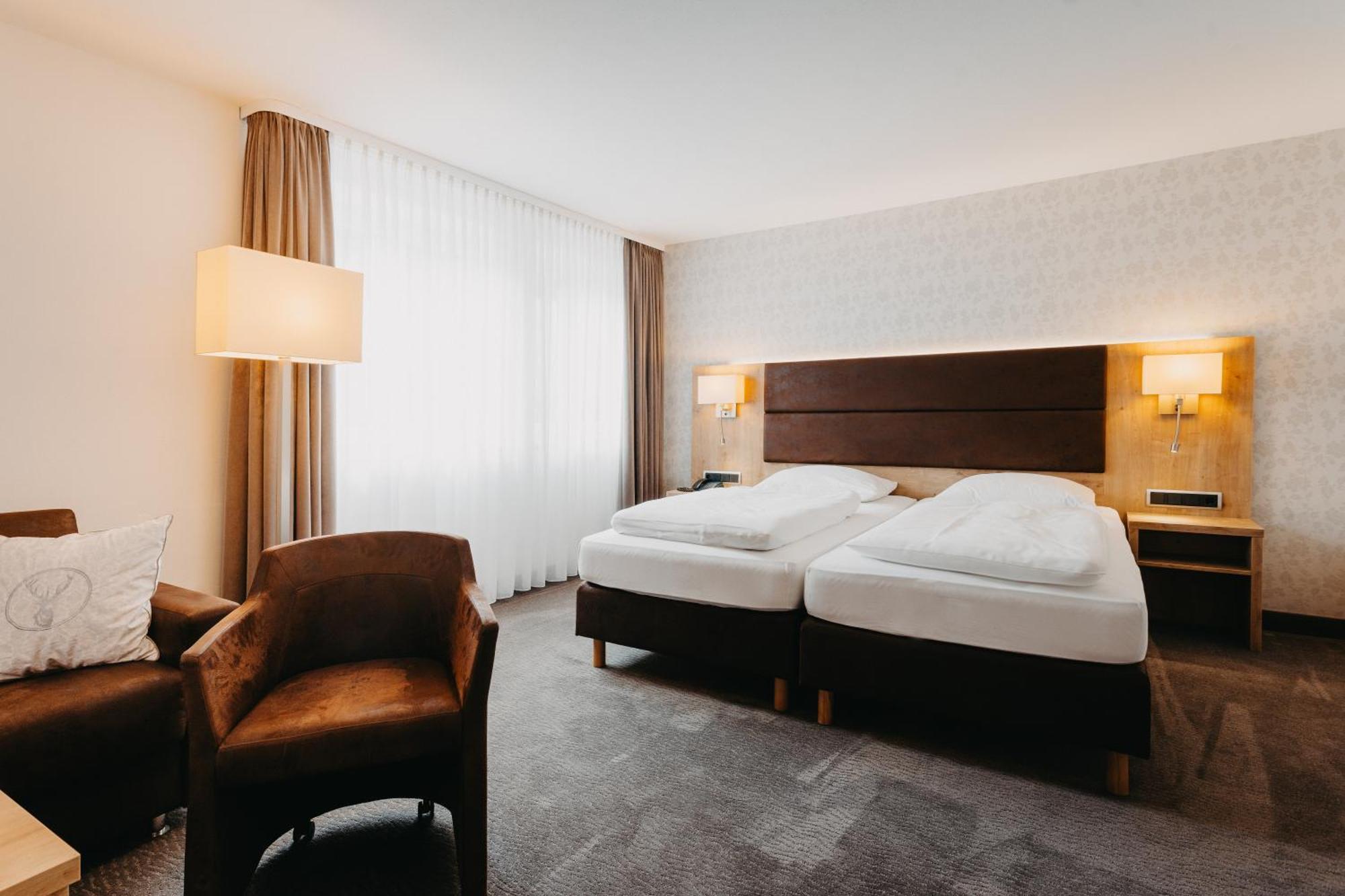 Hirschenwirt Hotel Eichstatt Bagian luar foto