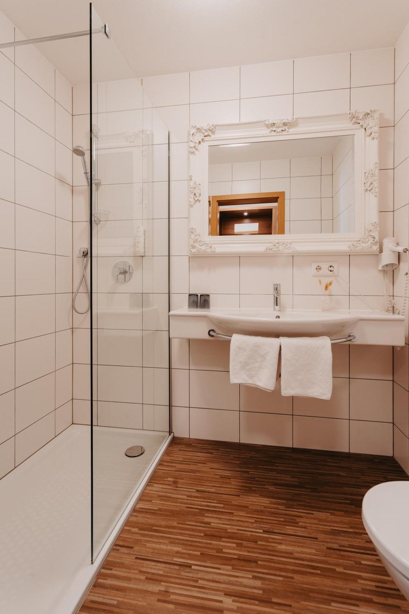 Hirschenwirt Hotel Eichstatt Bagian luar foto