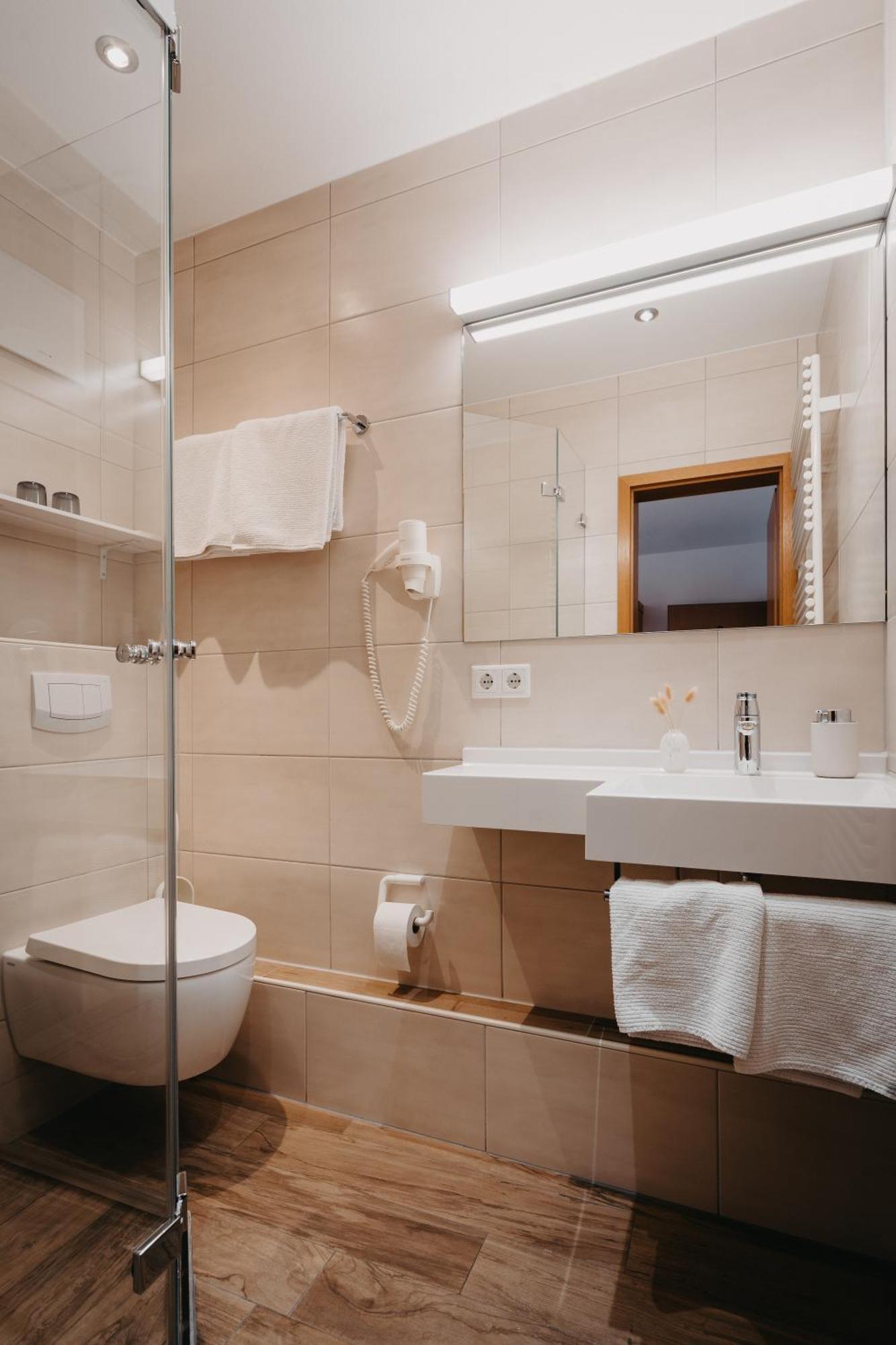 Hirschenwirt Hotel Eichstatt Bagian luar foto
