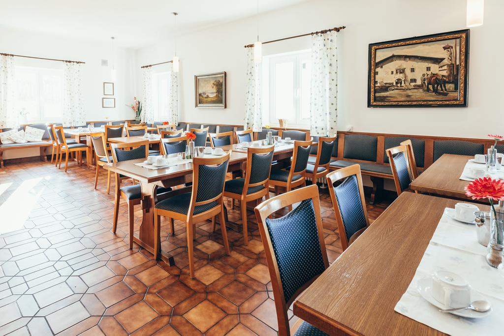 Hirschenwirt Hotel Eichstatt Bagian luar foto